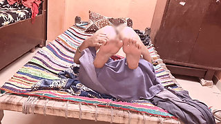 Before fucking daughter-in-law at night, father-in-law sucked my pussy so much that daughter-in-law screamed.