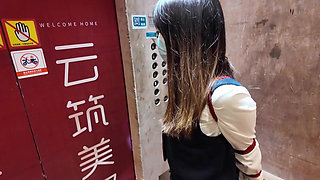 Hs19-a Girl in a School Uniform Was Bound Wander the Streets