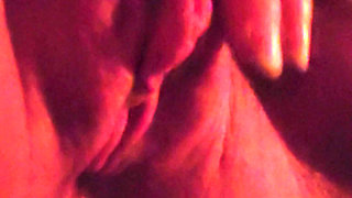 Muscle milf can't hold back her horniness again and jerks off until she cums