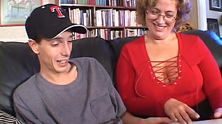 Horny Cock Sucking Mature Takes Dick in Her Wet Twat Before Getting Splooged