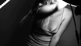 Sexy Little Dance: Amateur Teen's Solo Webcam Show