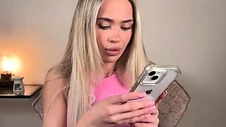 Sexy hottie Anetta Keys enjoys a solo toy masturbation