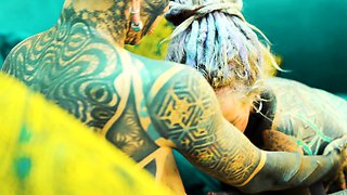 Alt beauty Anuskatzz stuffs Nahluu's pussy