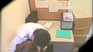 Japanese chick gives a deep blowjob on a