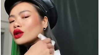 Latex Slave Polishes My Catsuit