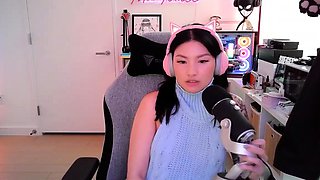 Brunette Couch Webcam Solo Fun Masturbating