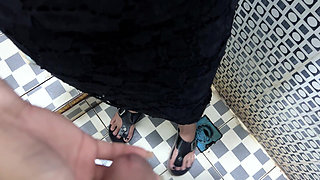 A Man Who Is Shy About Sex in the Public Toilet
