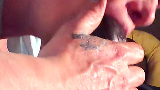 Headrietta: GILF Gives BBC Amazing Gumjob