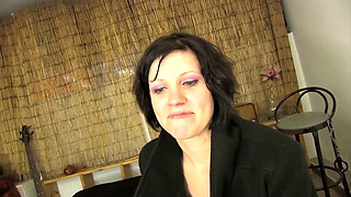 tongue deep in pussy and then licked out