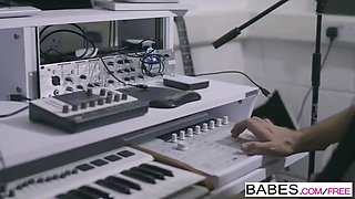 Beauties - office obsession - finest sole forward starring Julia De Lucia and Max Deeds clip