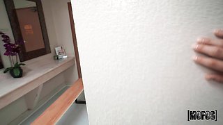 Kelsey Kane’s Treadmill Seduction with a Wild Tail
