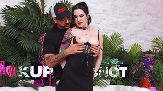 Anna de Villes Asshole Takes In Big Dick