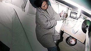 Brunette BDSM pussy fetish working