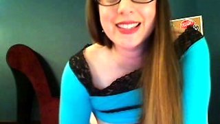 Big boobed babe masturbating