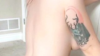 Cute amateur webcam teen girl toying pussy on webcam