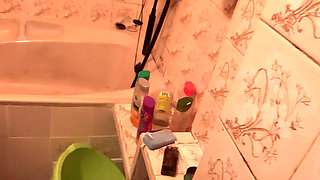 Naked babe in the bathroom