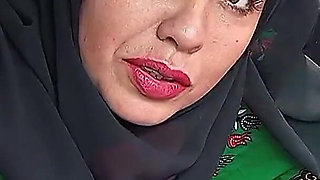 Indian Woman Wearing Hijab Had Sex in Car