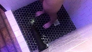 Teen brunette toys pussy and sucks dick in bath