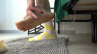 Solo in Striped Knee-highs