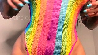 Big boob brunette masturbates on webcam