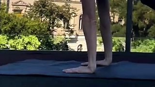 Solo public yoga