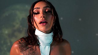 Sisi Rose in lingerie showing big ass