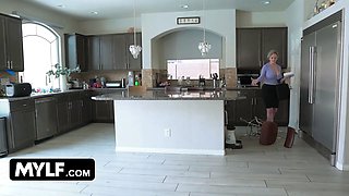 House inspector Dee Williams gets hard screwing and assfucking creampie from teenie stud - mylf classics