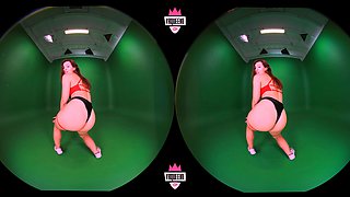 amateur raintree03 flashing ass on live webcam