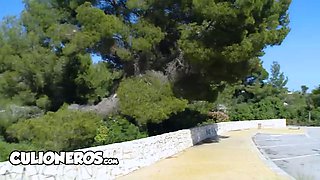 Culioneros - Sensual Jane flaunts her spectacular natural forms in risky outdoor action