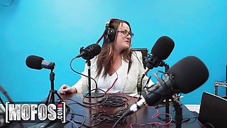 Unattainable Johnny Love and Bree Brooks - round ass porn - Mofos