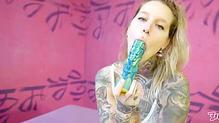 Tattooed tramp deepthroated then double penetrated ass fucking open up