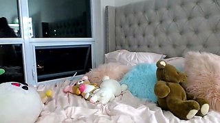 Amateur webcam girl masturbate big dildo