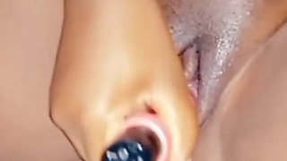 Ebony Bagzkizz introducing her dildo's