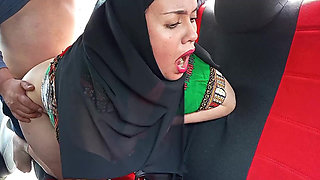Indian Woman Wearing Hijab Had Sex in Car