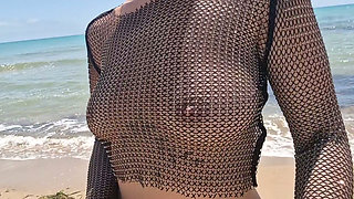 flashing tits and pussy on the beach