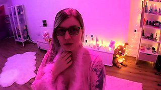 Cumshot amateur MILF suck and jerks dude in the bedroom