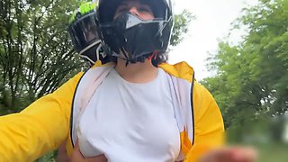 Picking up DIDI Customer Without Bra!