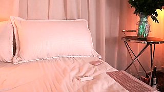 Big ass babe exposes her big boobs