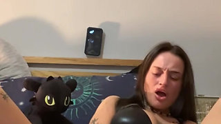 Scottish big ass slut squirting while riding on her dildo on cam