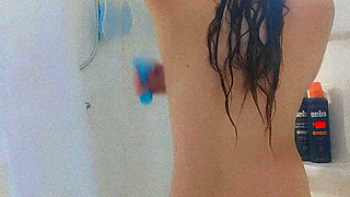 Spinny Duckyy Gets Clean