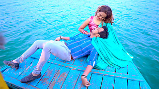 Husband and wife honeymooned and had hardcore sex in the middle of the sea