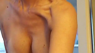 MILF Camgirl Jess Ryan Ass Shaking N Striptease