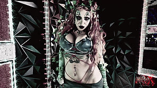 Ivy's Kiss Bloom of Ruin