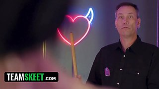 Amateur nice girl ariel dixon pole dances and sucks a strangers dong in the pub