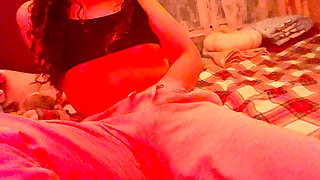 Girl with nice body masturbates for you before bed