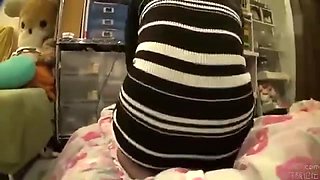 01008,A beautiful woman who feels