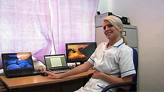 Amateur blonde fucking in stockings on video