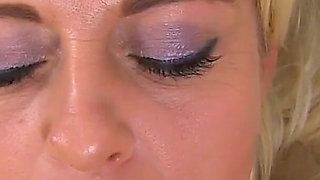 Mature Blonde Kelly Cummins From the UK Gives Her Fantastic Cunt Lips the Attention They Need