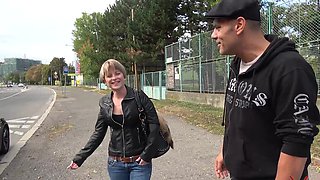 Naughty Kamila gives a juicy BJ in the backseat