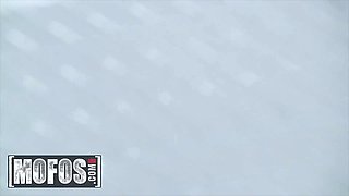 Curvy Massuese Devon Green gets hired for an erotic massage